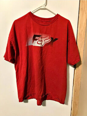 Fox Graphic Short Sleeve Tee in Red